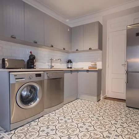 Apartment Lovelystay - Bica Patio Duplex