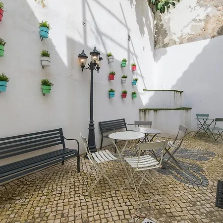 Apartment Lovelystay - Bica Patio Duplex