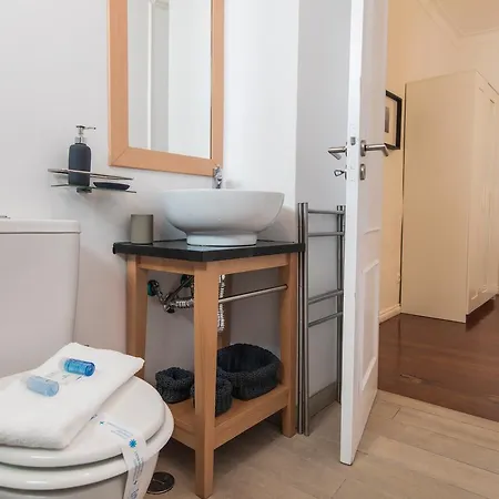 Apartment Lovelystay - Bica Patio Duplex Lisbon