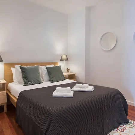 Lovelystay - Bica Patio Duplex Apartment