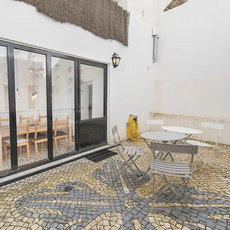 Apartment Lovelystay - Bica Patio Duplex