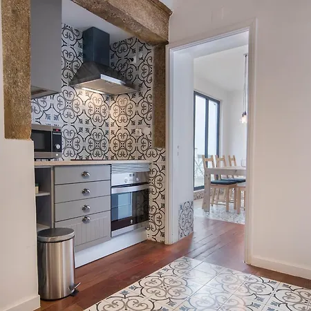 Lovelystay - Bica Patio Duplex Apartment *