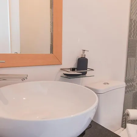 Apartment Lovelystay - Bica Patio Duplex Lisbon