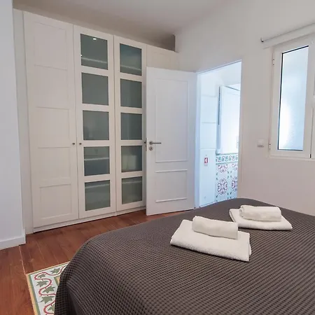 Lovelystay - Bica Patio Duplex Apartment *