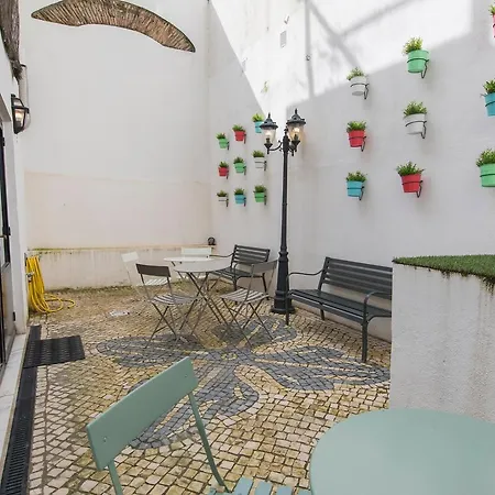 Lovelystay - Bica Patio Duplex Apartment *