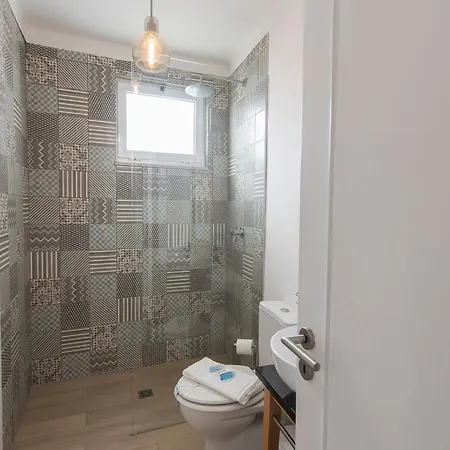 Lovelystay - Bica Patio Duplex Apartment *