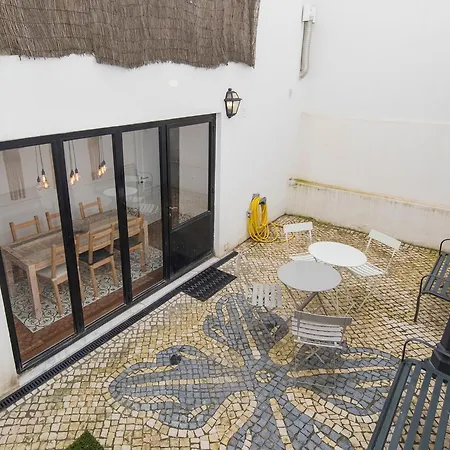 Apartment Lovelystay - Bica Patio Duplex