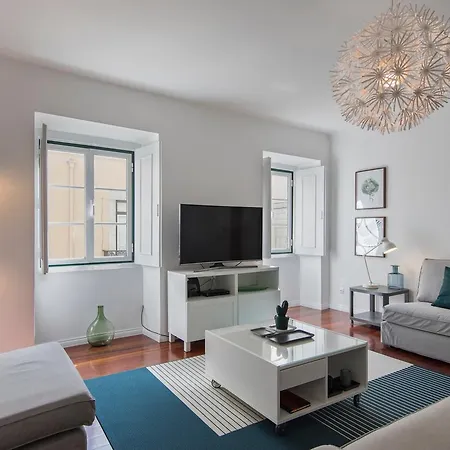 Lovelystay - Bica Patio Duplex Apartment