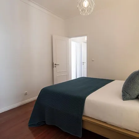 Apartment Lovelystay - Bica Patio Duplex Lisbon