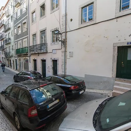 Apartment Lovelystay - Bica Patio Duplex