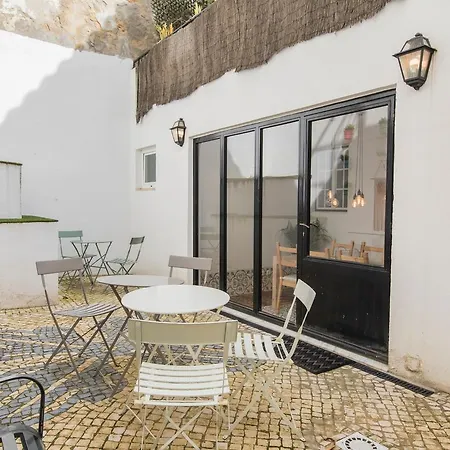 Lovelystay - Bica Patio Duplex Apartment