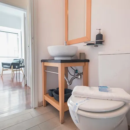 Lovelystay - Bica Patio Duplex Apartment