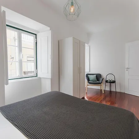 Apartment Lovelystay - Bica Patio Duplex