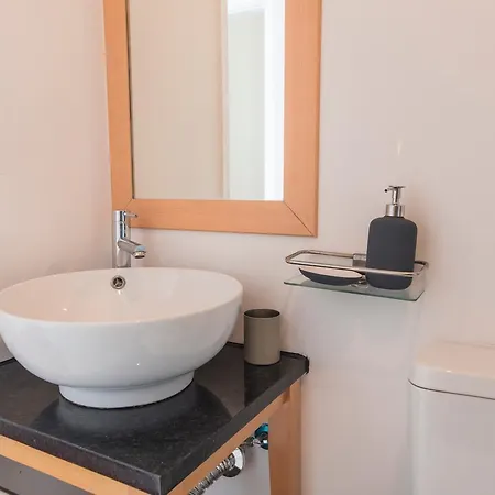 Lovelystay - Bica Patio Duplex Apartment
