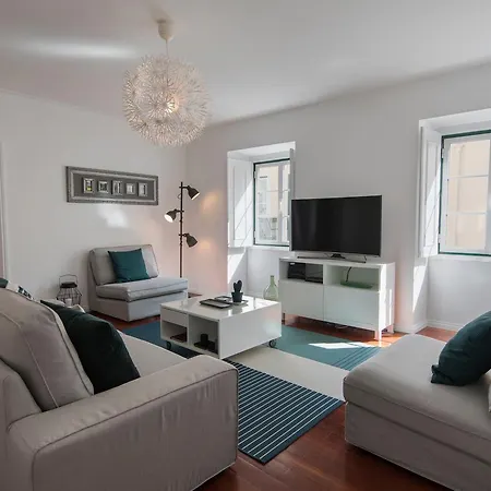 Lovelystay - Bica Patio Duplex Apartment