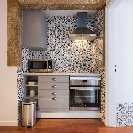Lovelystay - Bica Patio Duplex Apartment