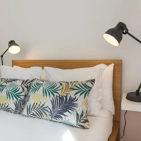 Apartment Lovelystay - Bica Patio Duplex *